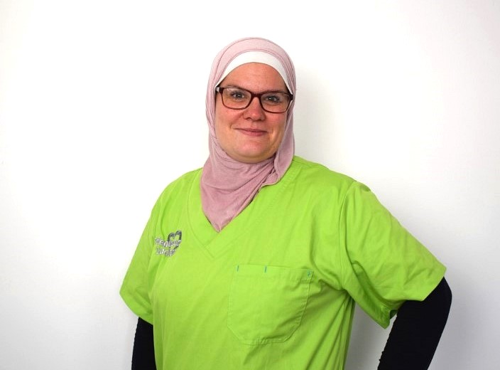 Nadine - Trockener Humor trifft Sorgfalt